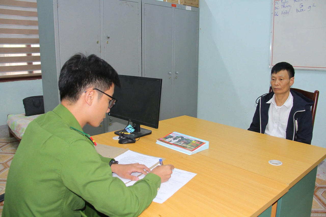 Đối tượng L&ecirc; Minh Nghĩa tại cơ quan điều tra.