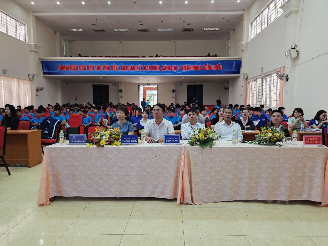 Đại biểu v&agrave; kh&aacute;ch mời buổi Lễ