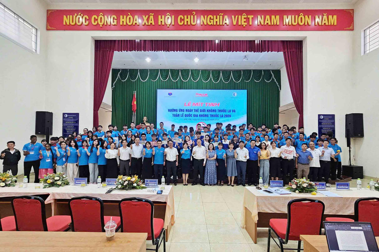C&aacute;c đại biểu chụp ảnh lưu niệm tại sự kiện