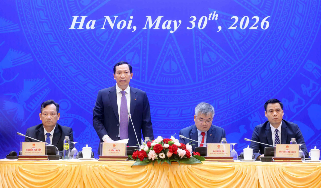 Thượng tướng L&ecirc; Văn Tuyến, Thứ trưởng Bộ C&ocirc;ng an trả lời tại Họp b&aacute;o.