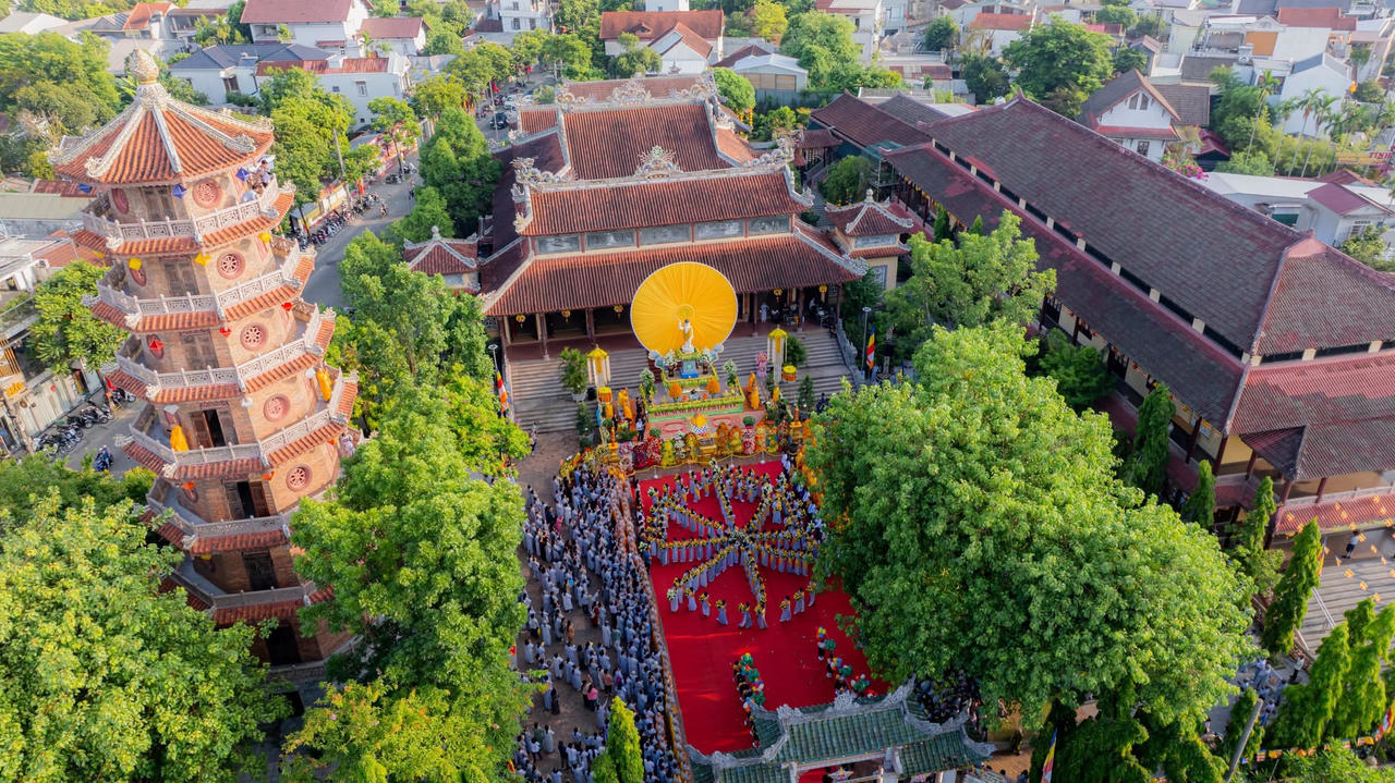 Lễ đ&agrave;i ch&iacute;nh tại tổ đ&igrave;nh Từ Đ&agrave;m (phường Thuận H&oacute;a, TP Huế).