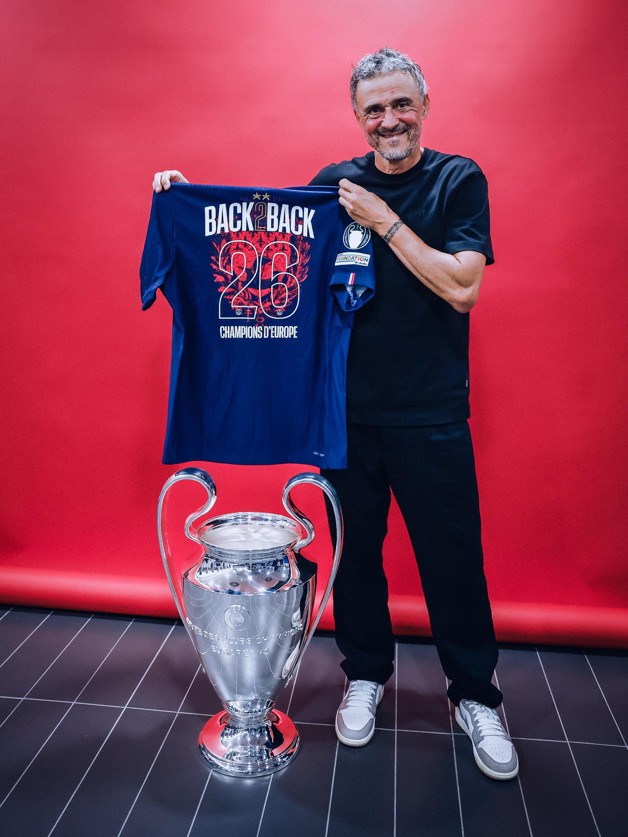 Enrique được đ&aacute;nh gi&aacute; l&agrave; HLV th&agrave;nh c&ocirc;ng nhất thế giới (Ảnh UCL)
