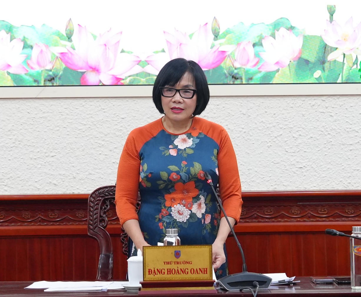 Thứ trưởng Bộ Tư ph&aacute;p Đặng Ho&agrave;ng Oanh ph&aacute;t biểu kết luận phi&ecirc;n họp.