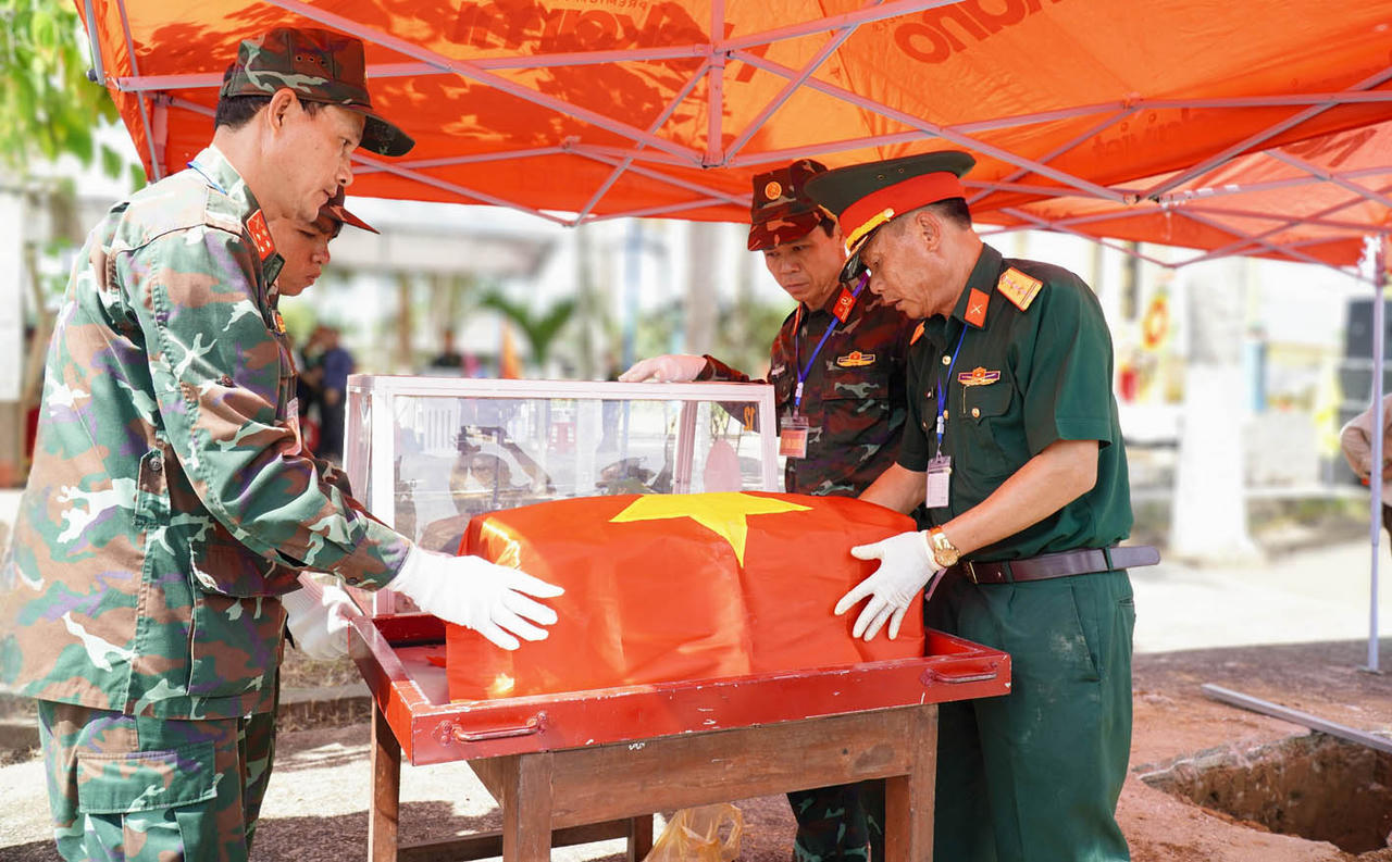 Khẩn trương triển khai chiến dịch tìm kiếm, xác định danh tính hài cốt liệt sĩ