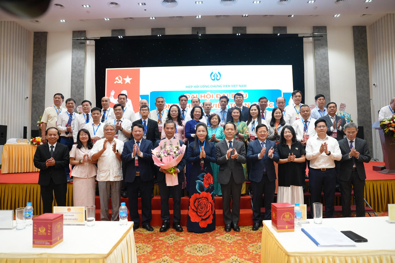 Bộ trưởng Ho&agrave;ng Thanh T&ugrave;ng: X&acirc;y dựng đội ngũ c&ocirc;ng chứng vi&ecirc;n vững ch&iacute;nh trị, giỏi chuy&ecirc;n m&ocirc;n, đ&aacute;p ứng y&ecirc;u cầu ph&aacute;t triển mới