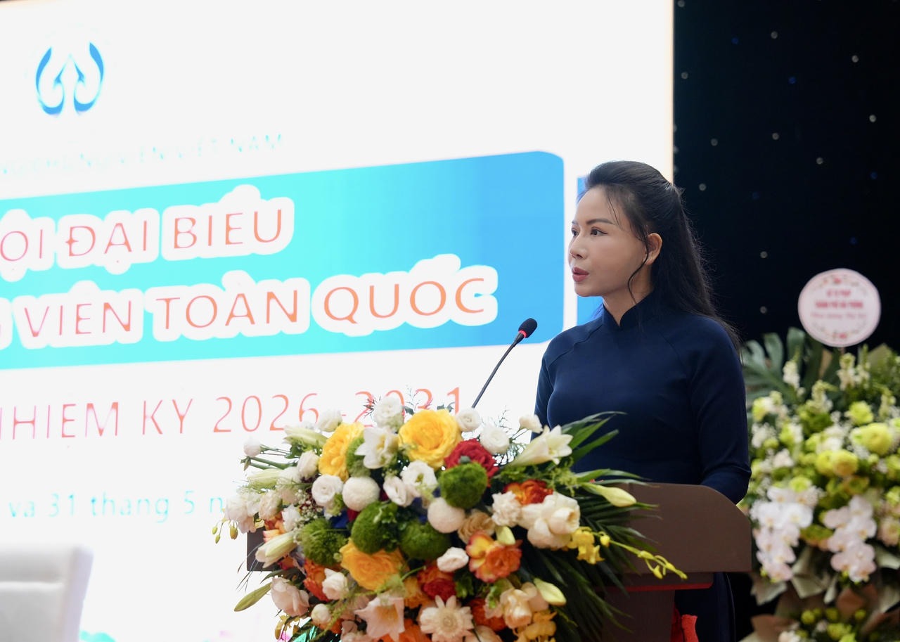 Chủ tịch Hiệp hội c&ocirc;ng chứng vi&ecirc;n Việt Nam Nguyễn Thị Thơ ph&aacute;t biểu.