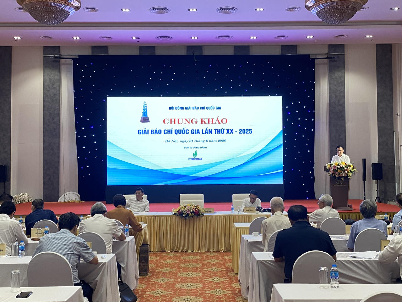 &Ocirc;ng L&ecirc; Quốc Minh, Chủ tịch Hội Nh&agrave; b&aacute;o Việt Nam, Chủ tịch Hội đồng Chung khảo ph&aacute;t biểu. Ảnh: VGP