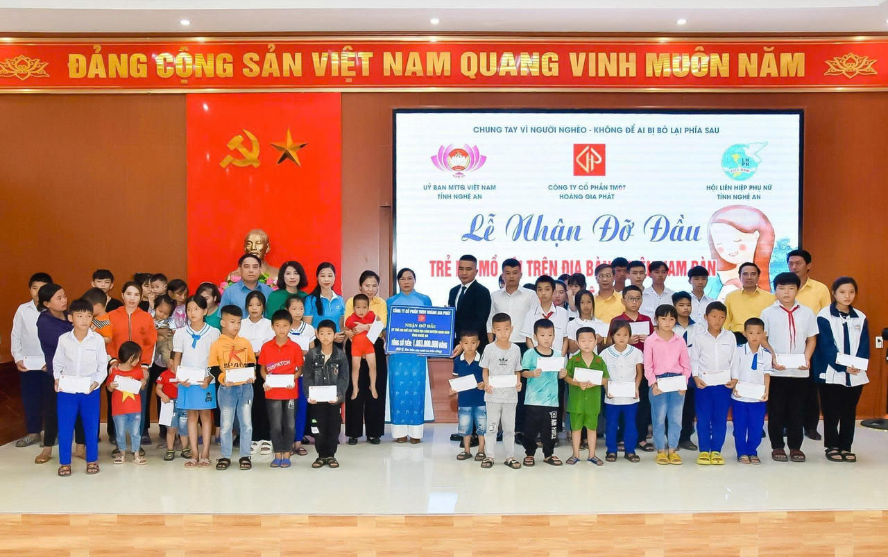 Từ 37 ch&aacute;u b&eacute; c&oacute; ho&agrave;n cảnh kh&oacute; khăn đầu ti&ecirc;n được nhận đỡ đầu