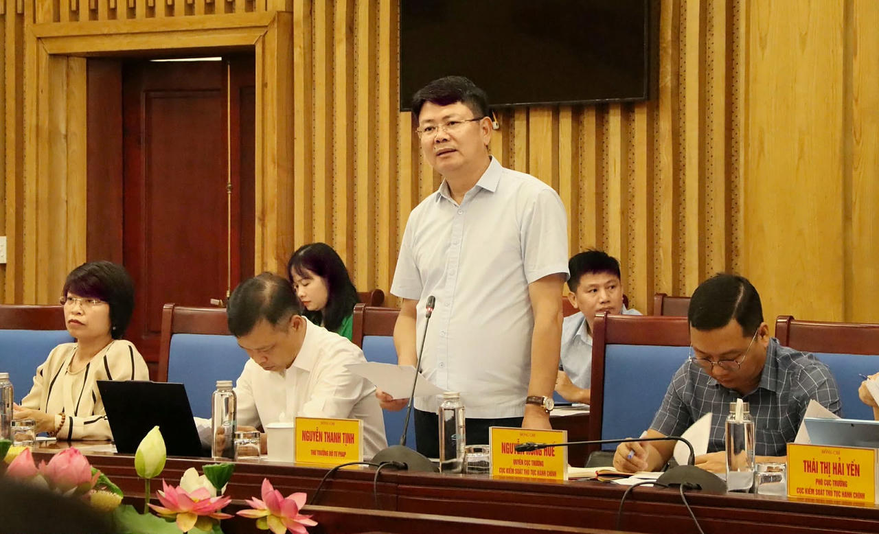 Thứ trưởng Bộ Tư ph&aacute;p Nguyễn Thanh Tịnh ph&aacute;t biểu tại buổi l&agrave;m việc.