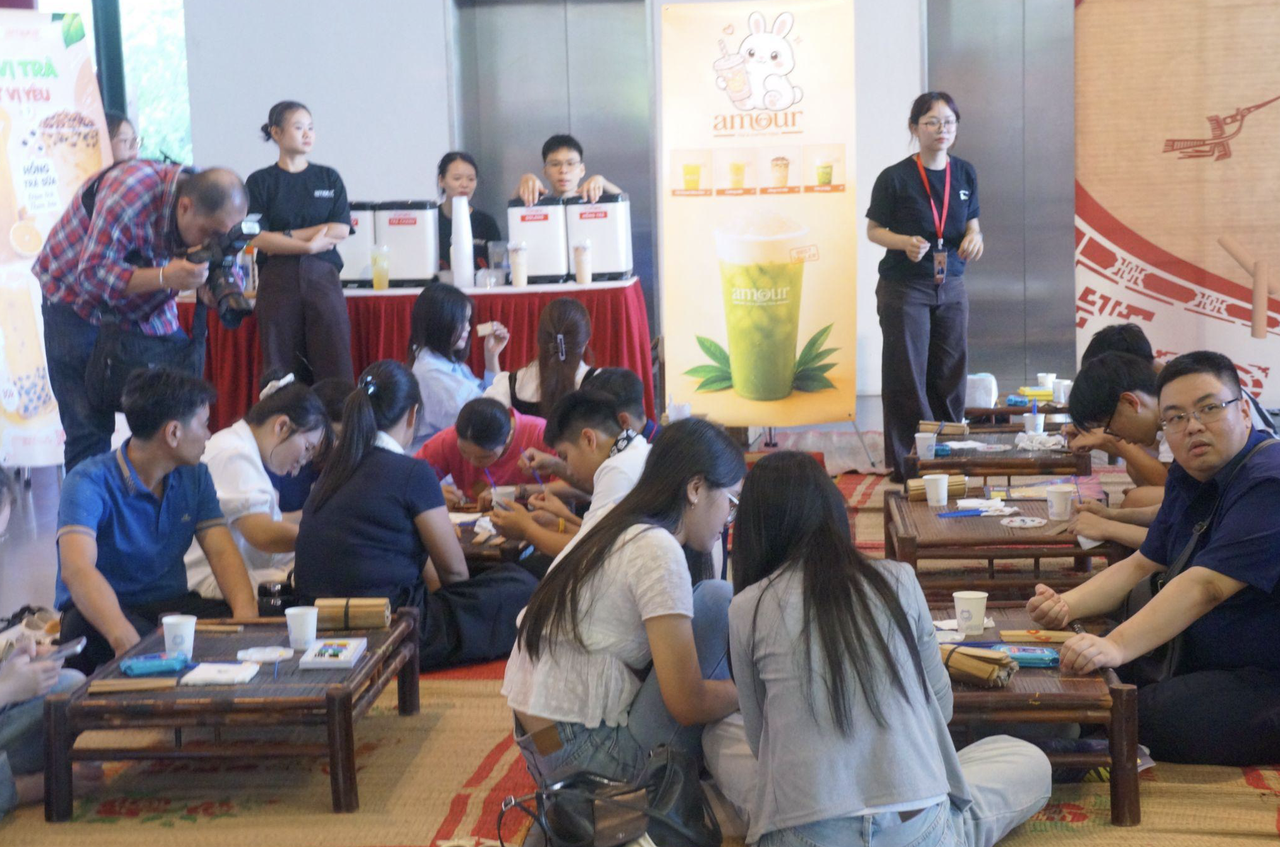 Chương tr&igrave;nh được tổ chức với nhiều hoạt động đặc sắc.