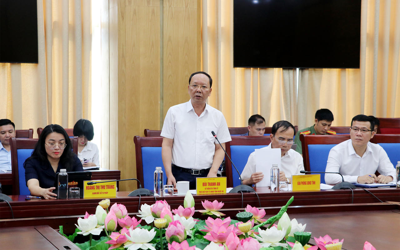 Ph&oacute; Chủ tịch Thường trực UBND tỉnh Nghệ An B&ugrave;i Thanh An ph&aacute;t biểu.