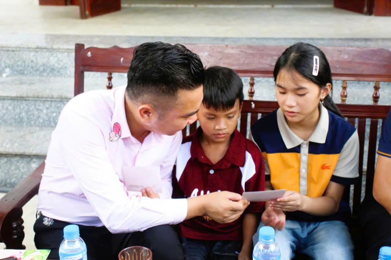 300 tuổi thơ và niềm tin vào ngày mai