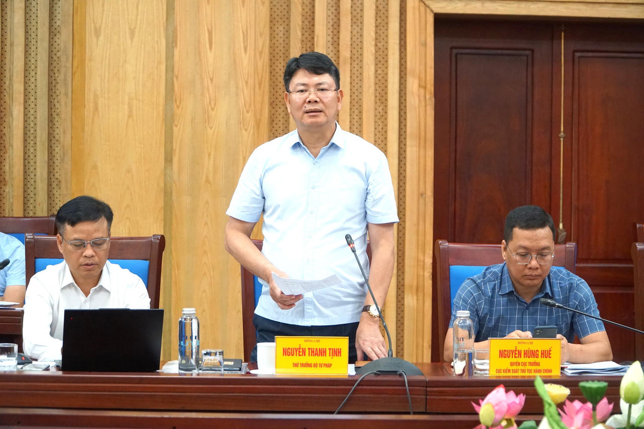 Thứ trưởng Bộ Tư ph&aacute;p Nguyễn Thanh Tịnh đ&aacute;nh gi&aacute; cao kết quả cải c&aacute;ch h&agrave;nh ch&iacute;nh tại Nghệ An.&nbsp;