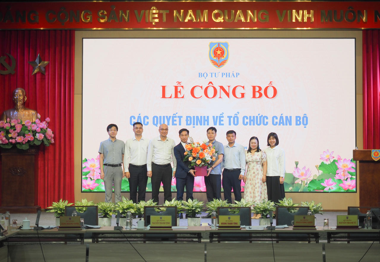 Bộ Tư pháp công bố các quyết định về công tác cán bộ