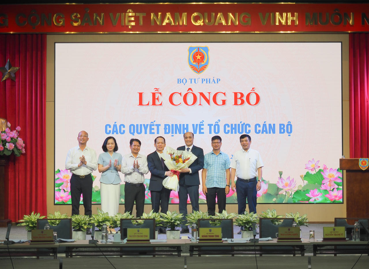 Bộ Tư pháp công bố các quyết định về công tác cán bộ