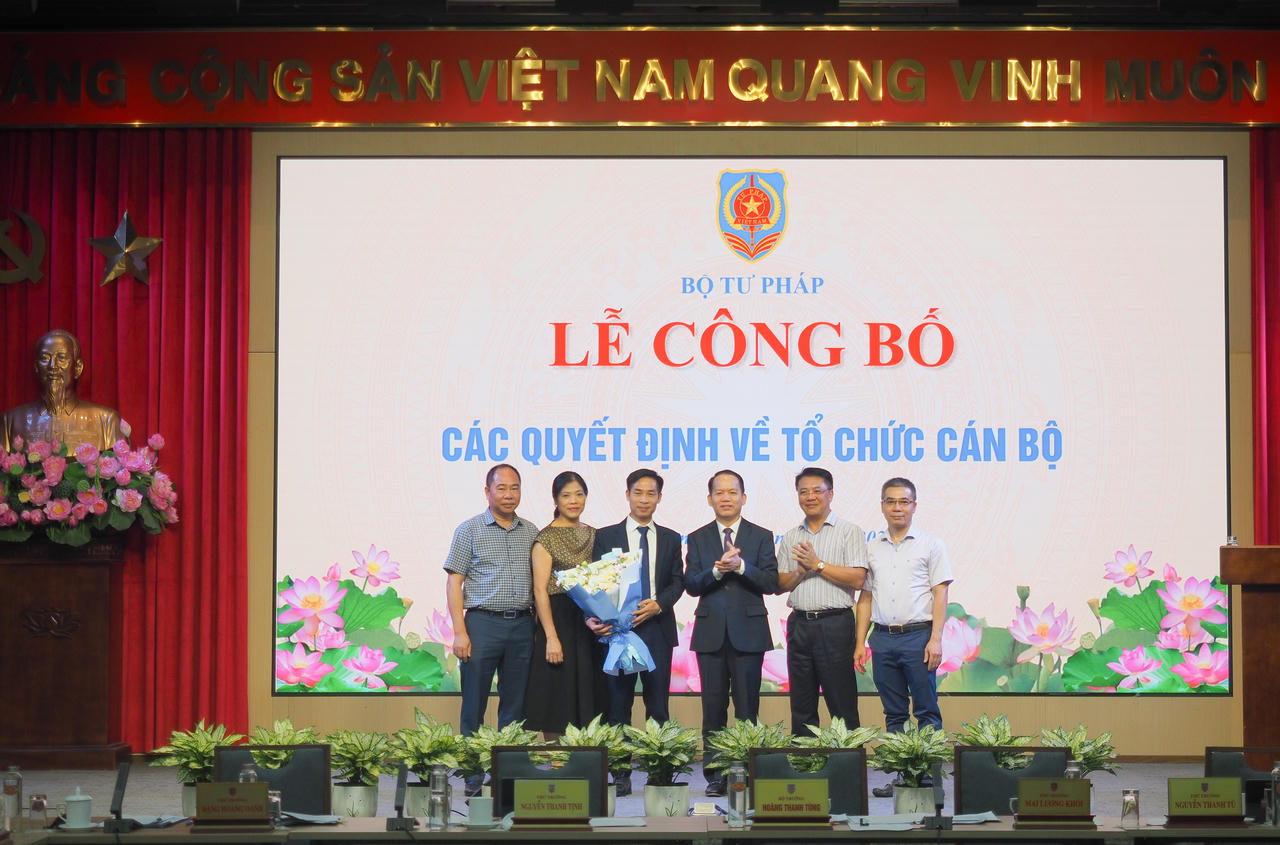 Bộ Tư pháp công bố các quyết định về công tác cán bộ