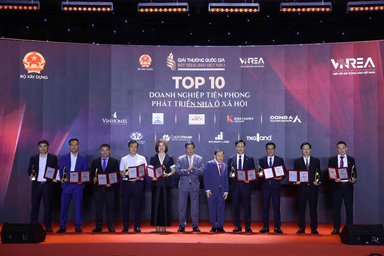 Top 10 Doanh nghiệp ti&ecirc;n phong ph&aacute;t triển nh&agrave; ở x&atilde; hội.