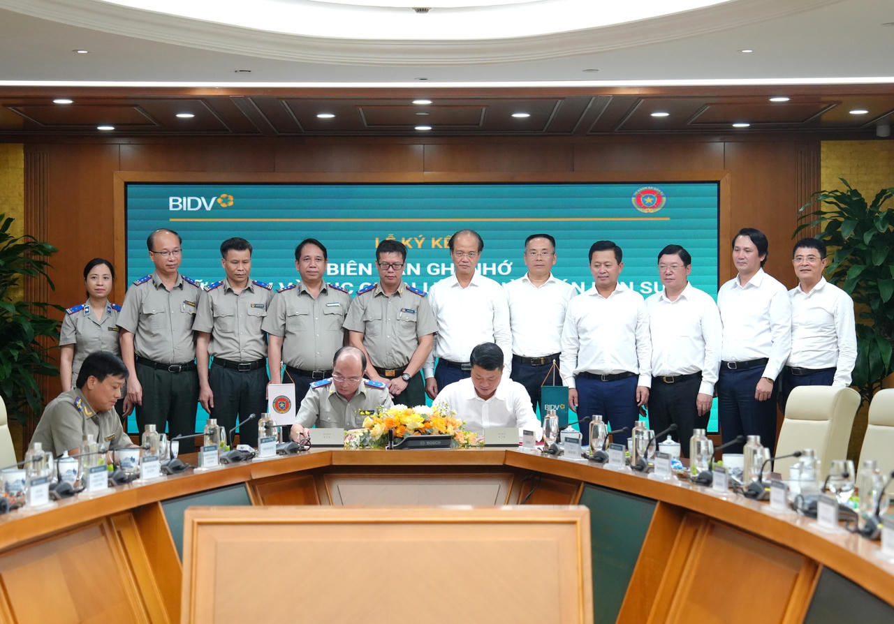 Hai đơn vị thực hiện k&iacute; kết