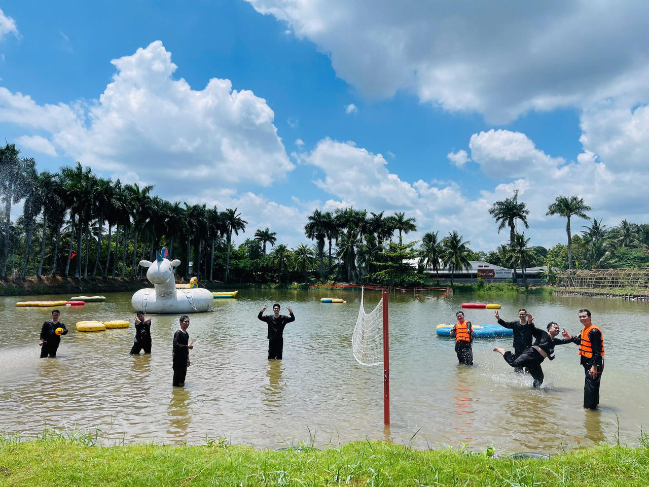 Th&agrave;nh phố trong tương lai phải l&agrave; một kh&ocirc;ng gian đ&aacute;ng sống, m&ocirc;i trường an to&agrave;n, nh&acirc;n văn v&agrave; gi&agrave;u bản sắc, nơi người d&acirc;n c&oacute; mức thu nhập v&agrave; chất lượng sống thuộc nh&oacute;m dẫn đầu khu vực Đ&ocirc;ng Nam &Aacute;.