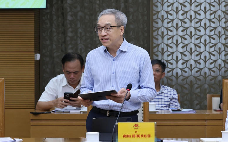 Ph&oacute; Thủ tướng Thường trực Phạm Gia T&uacute;c y&ecirc;u cầu bảo đảm nguồn cung, chất lượng v&agrave; quyền lợi người ti&ecirc;u d&ugrave;ng khi chuyển đổi sang xăng E10- Ảnh 5.