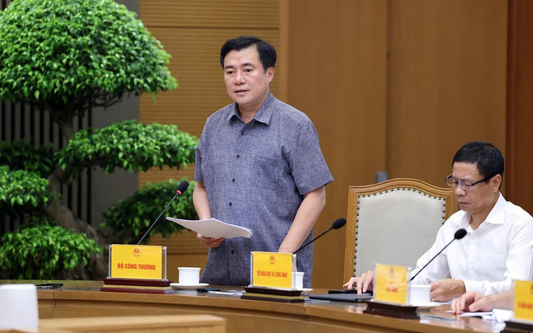 Ph&oacute; Thủ tướng Thường trực Phạm Gia T&uacute;c y&ecirc;u cầu bảo đảm nguồn cung, chất lượng v&agrave; quyền lợi người ti&ecirc;u d&ugrave;ng khi chuyển đổi sang xăng E10- Ảnh 2.