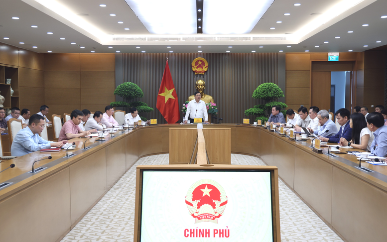 Ph&oacute; Thủ tướng Thường trực Phạm Gia T&uacute;c y&ecirc;u cầu bảo đảm nguồn cung, chất lượng v&agrave; quyền lợi người ti&ecirc;u d&ugrave;ng khi chuyển đổi sang xăng E10- Ảnh 1.