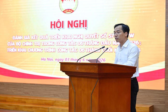 &Ocirc;ng Nguyễn B&igrave;nh Minh - Ủy vi&ecirc;n Đo&agrave;n Chủ tịch, Ch&aacute;nh Văn ph&ograve;ng Cơ quan Ủy ban Trung ương MTTQ Việt Nam tr&igrave;nh b&agrave;y b&aacute;o c&aacute;o tại Hội nghị. Ảnh: Ho&agrave;i Nam