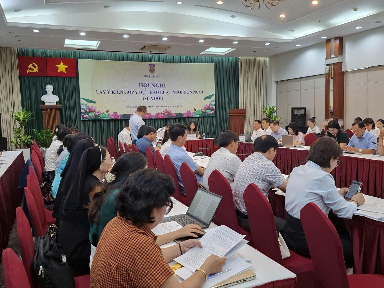 Hội thảo nhận được nhiều g&oacute;p &yacute;&nbsp;rất thiết thực v&agrave; đ&uacute;ng trọng t&acirc;m với nội dung Bộ Tư ph&aacute;p đang lấy &yacute; kiến nhằm sửa đổi, bổ sung Luật Nu&ocirc;i con nu&ocirc;i (Ảnh: B&ugrave;i Y&ecirc;n).