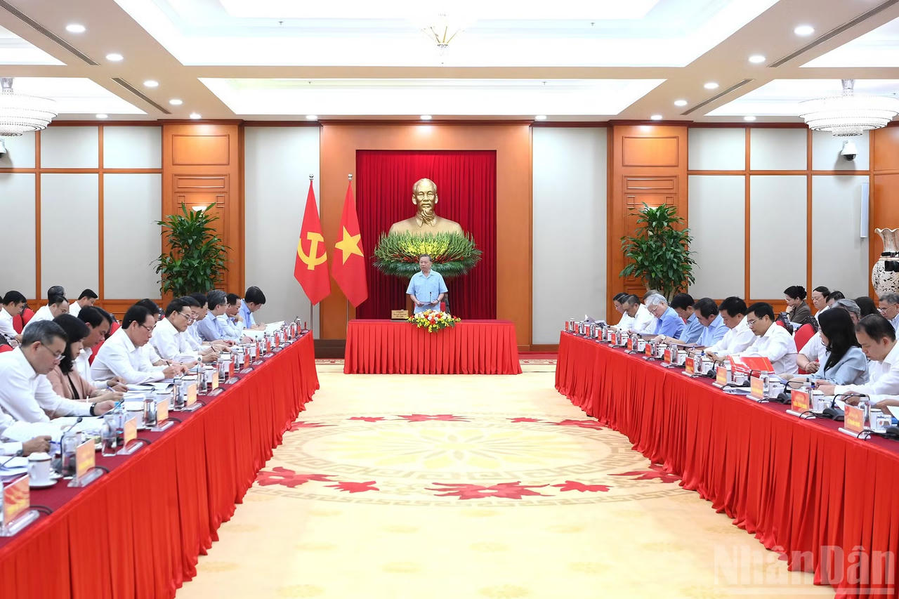 Quang cảnh cuộc l&agrave;m việc. Ảnh: nhandan.vn