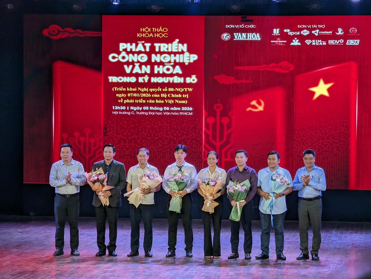 Trường ĐH Văn h&oacute;a TP Hồ Ch&iacute; Minh cảm ơn c&aacute;c doanh nghiệp đ&atilde; k&yacute; kết thỏa thuận hợp t&aacute;c.