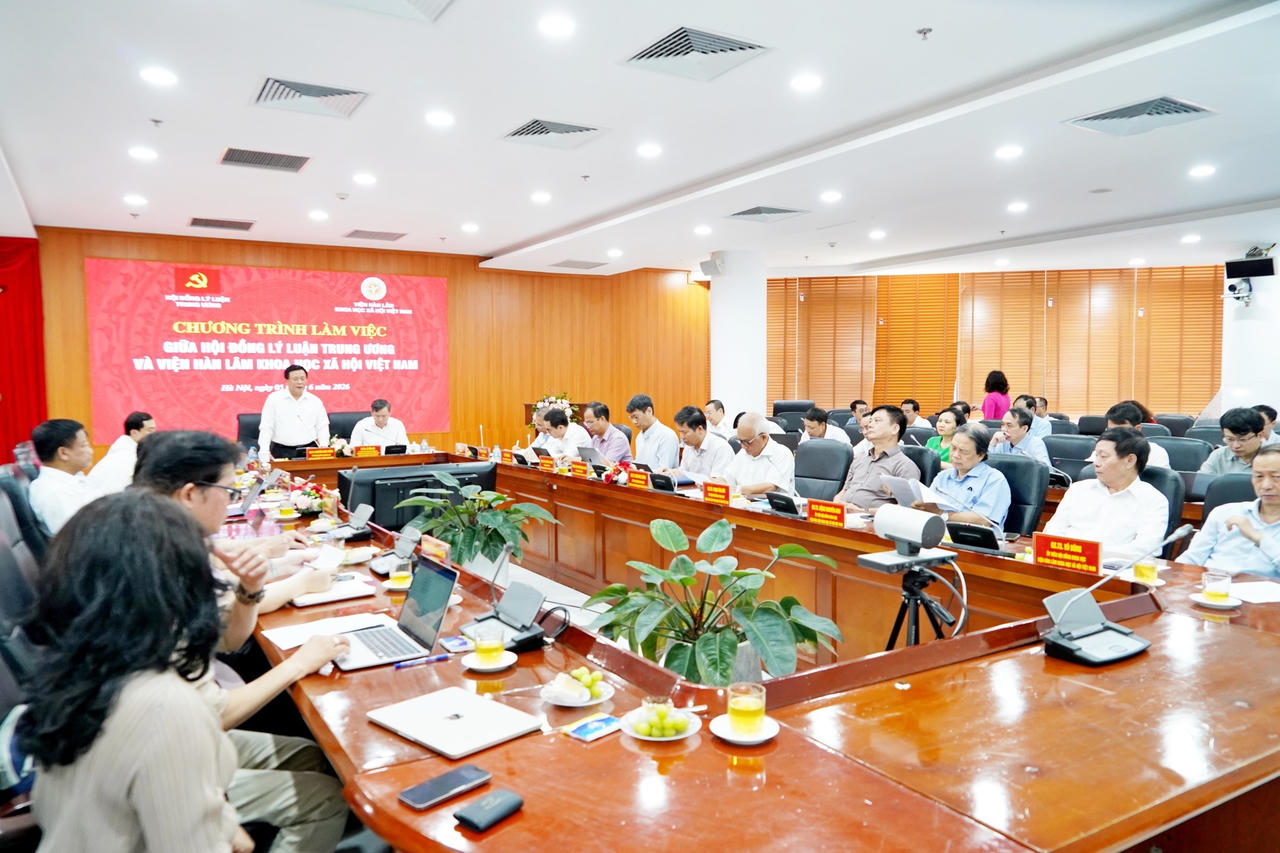 Quang cảnh buổi l&agrave;m việc.