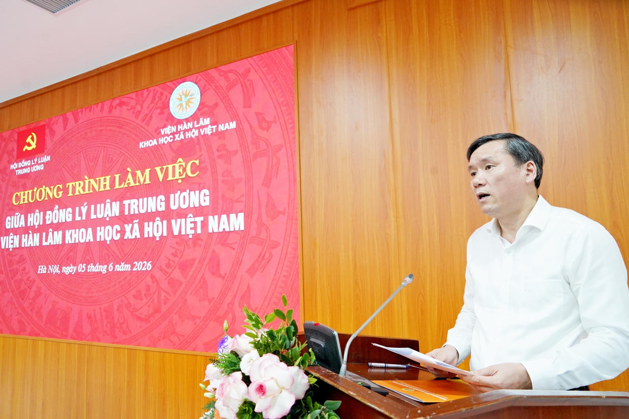 GS.TS L&ecirc; Văn Lợi ph&aacute;t biểu tại chương tr&igrave;nh