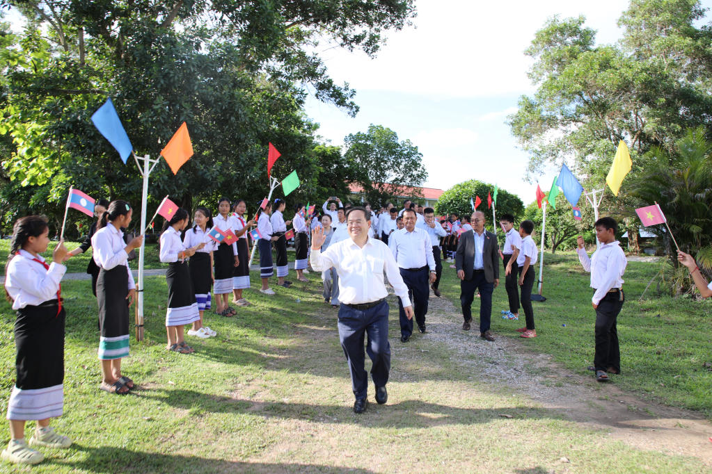 Tỉnh Quảng Ninh đón nhận Huân chương Lao động hạng Nhất tại Lào