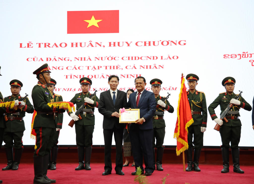 Tỉnh Quảng Ninh đón nhận Huân chương Lao động hạng Nhất tại Lào