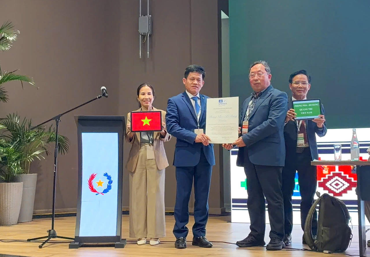 Khoảnh khắc UNESCO c&ocirc;ng nhận Phong Nha - Kẻ B&agrave;ng l&agrave; Khu Dự trữ sinh quyển thế giới tại Paraguay ng&agrave;y 5/6.