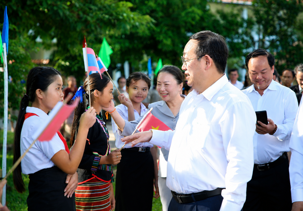 Tỉnh Quảng Ninh đón nhận Huân chương Lao động hạng Nhất tại Lào