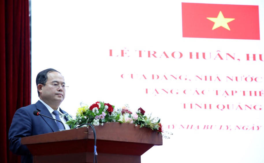 &Ocirc;ng Quản Minh Cường - Ủy vi&ecirc;n Trung ương Đảng, B&iacute; thư Tỉnh ủy, Trưởng Đo&agrave;n ĐBQH tỉnh Quảng Ninh, ph&aacute;t biểu tại buổi lễ.