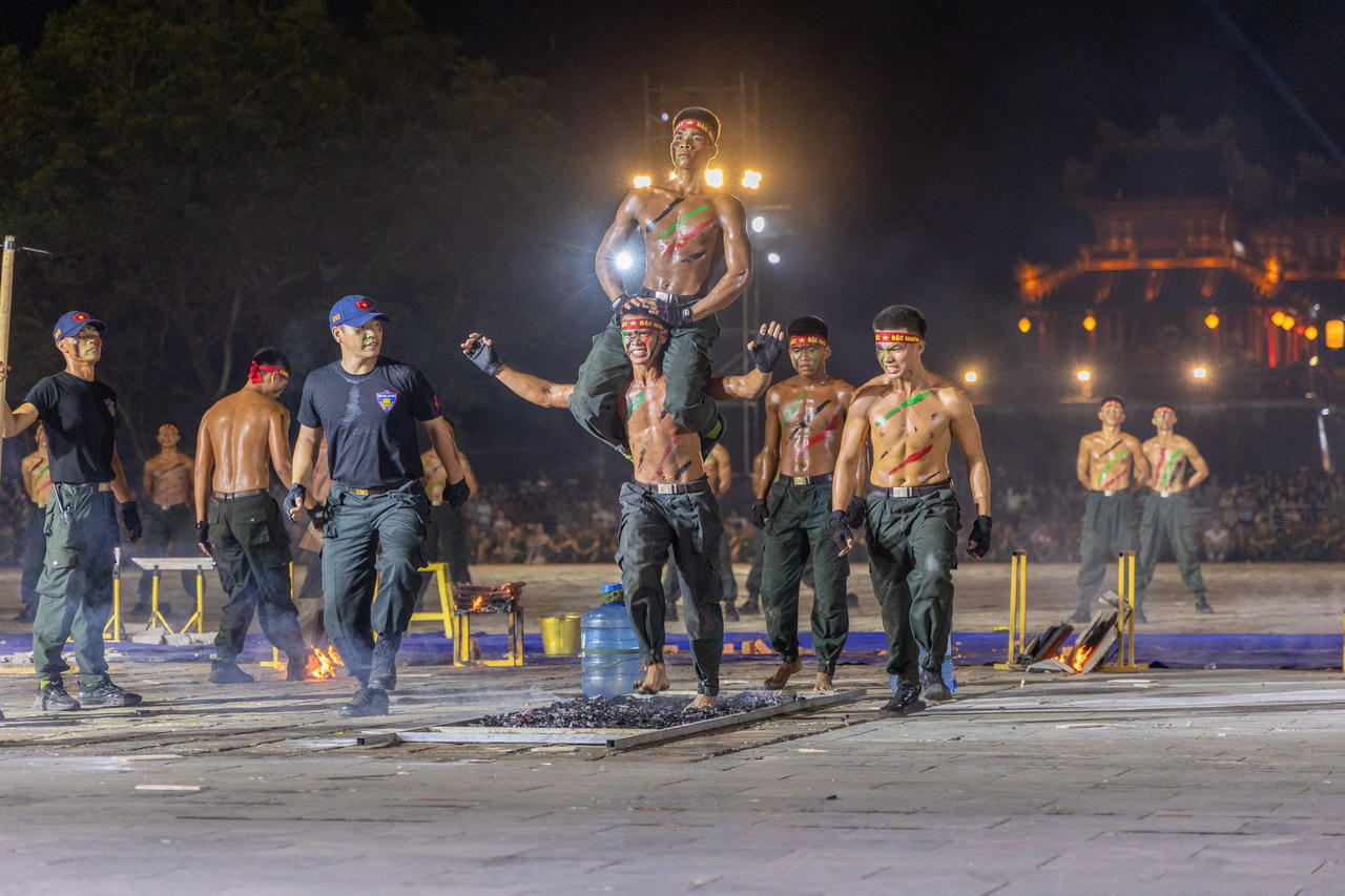 S&ocirc;i động đ&ecirc;m khai mạc Hội thao qu&acirc;n sự, v&otilde; thuật v&agrave; thể thao C&ocirc;ng an nh&acirc;n d&acirc;n năm 2026