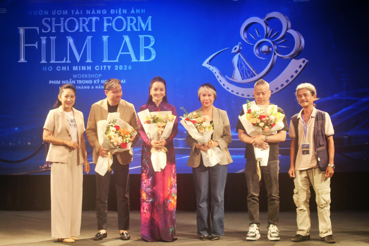 Ban gi&aacute;m khảo của chương tr&igrave;nh