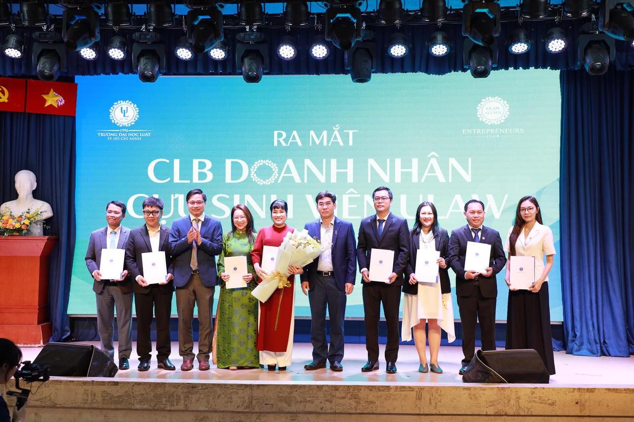Ban Chủ nhiệm CLB Doanh nh&acirc;n gồm 12 th&agrave;nh vi&ecirc;n