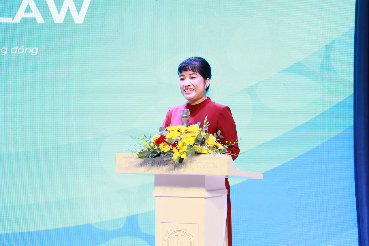 B&agrave; Lưu Thị Thanh Mẫu - Chủ tịch CLB Doanh nh&acirc;n CSV ULAW ph&aacute;t biểu
