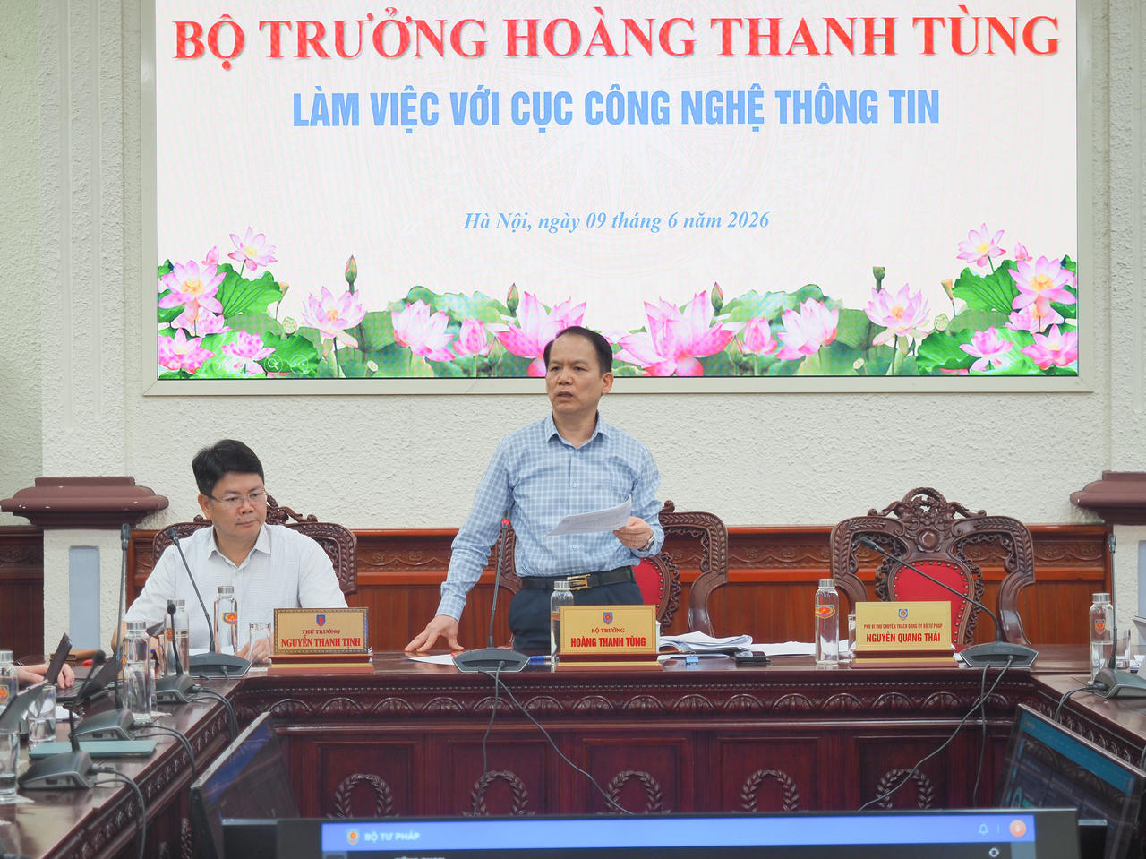 Bộ trưởng Ho&agrave;ng Thanh T&ugrave;ng kết luận buổi l&agrave;m việc.