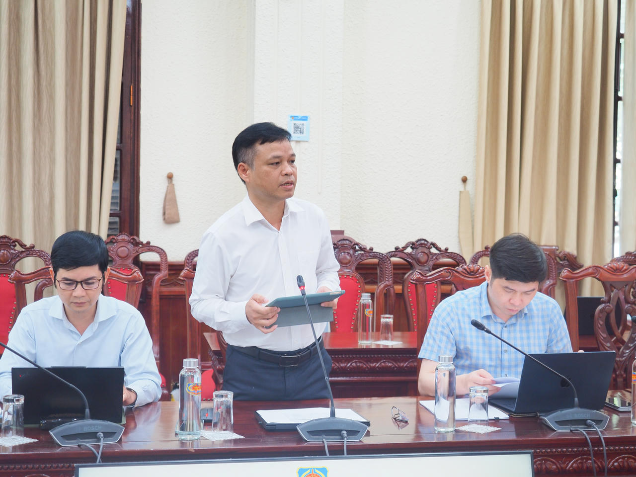Cục C&ocirc;ng nghệ th&ocirc;ng tin b&aacute;o c&aacute;o tại buổi l&agrave;m việc.