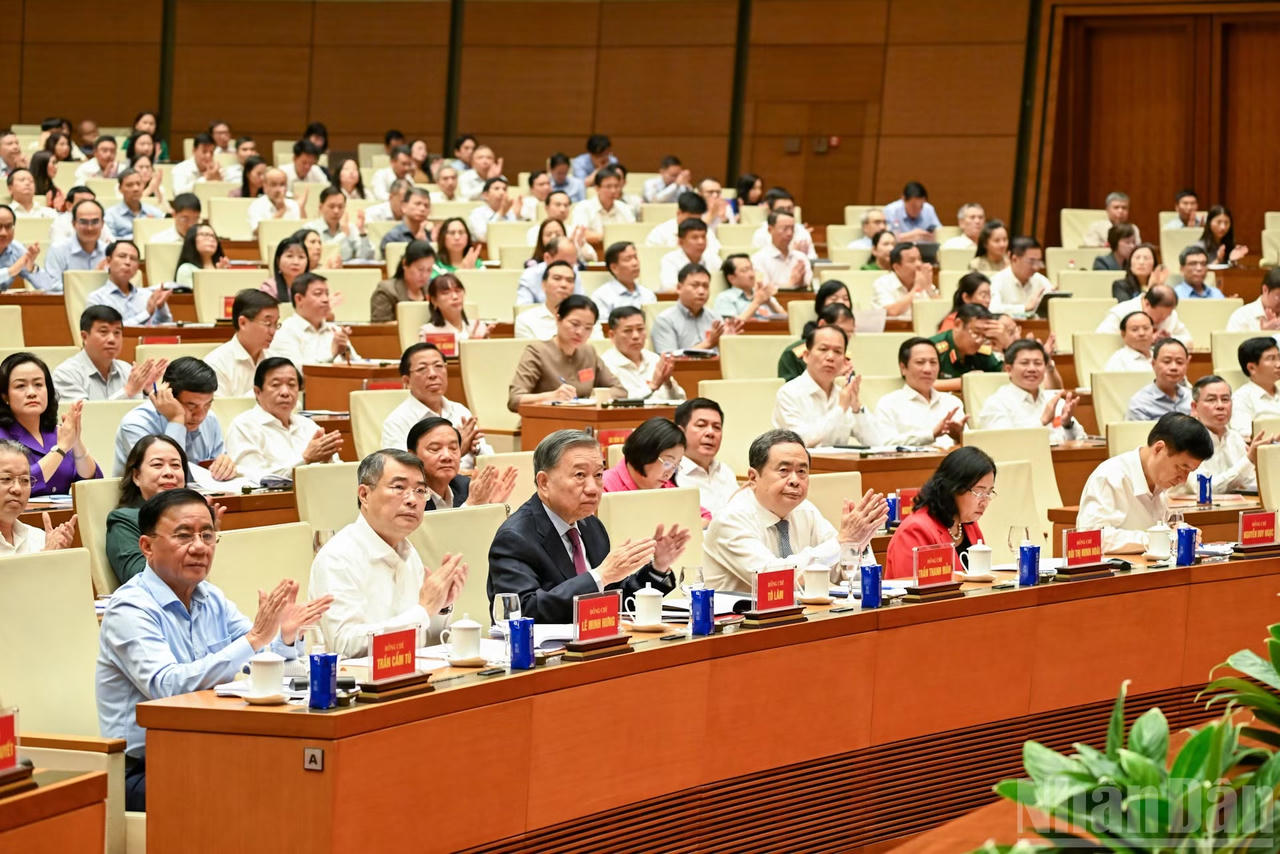 Tổng B&iacute; thư, Chủ tịch nước T&ocirc; L&acirc;m v&agrave; c&aacute;c đồng ch&iacute; l&atilde;nh đạo Đảng, Nh&agrave; nước v&agrave; c&aacute;c đại biểu dự hội nghị. (Ảnh: nhandan.vn)