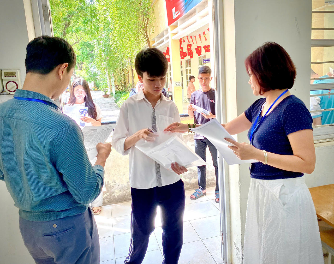 H&igrave;nh ảnh một th&iacute; sinh ở điểm thi THPT Y&ecirc;n H&ograve;a. (Ảnh: PV)