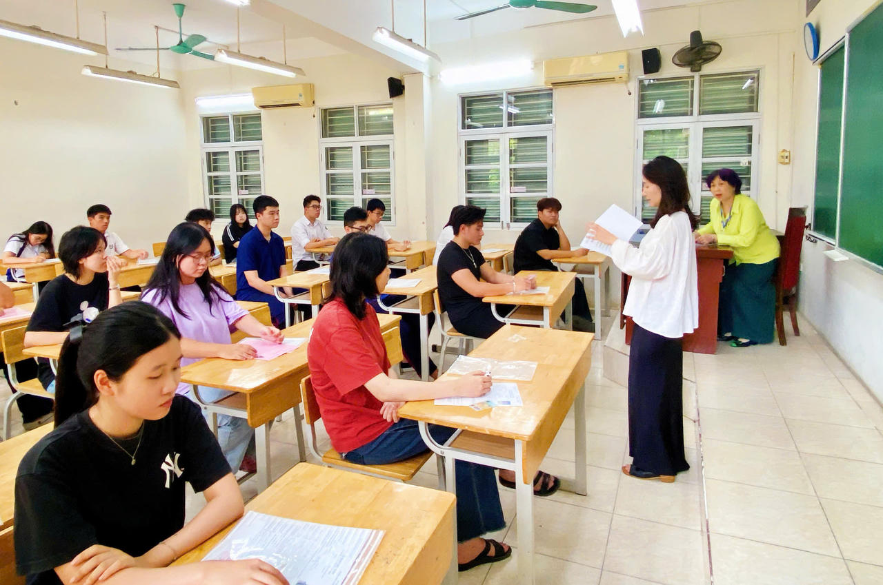 Nhiều hội đồng thi triển khai thiết bị qu&eacute;t an ninh cầm tay tại c&aacute;c điểm thi. (Ảnh minh họa, Nguồn: PV)