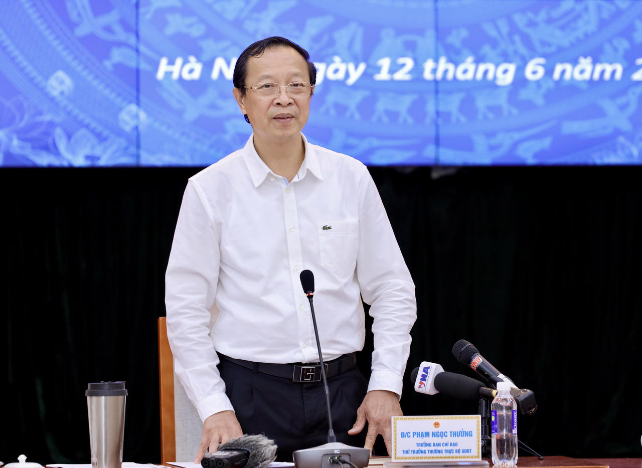 &Ocirc;ng Phạm Ngọc Thưởng&nbsp; - Thứ trưởng Thường trực Bộ GD&amp;amp;ĐT, Trưởng Ban Chỉ đạo cấp quốc gia Kỳ thi tốt nghiệp THPT năm 2026 chủ tr&igrave; cuộc họp b&aacute;o. (Ảnh: MOET)