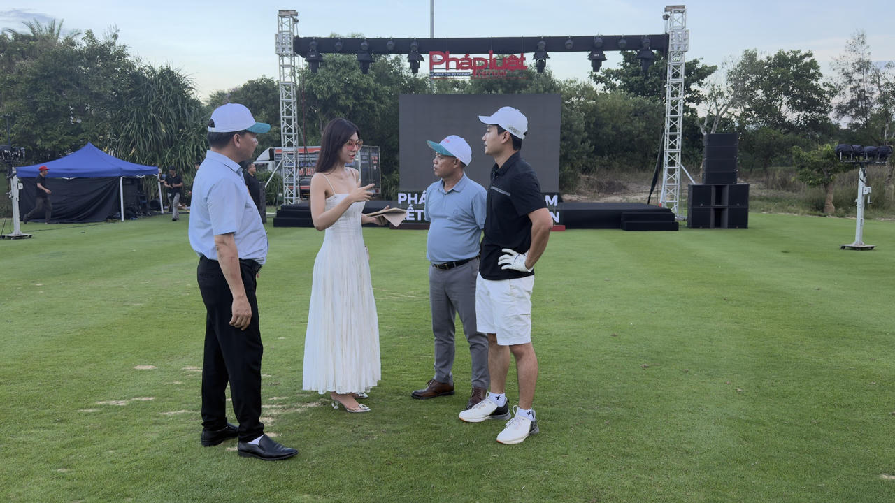 MC giải đấu Nguyễn Hải Anh kh&ocirc;ng chỉ được biết đến l&agrave; 'MC golf số 1 Việt Nam', &Aacute; ho&agrave;ng Golf Queen 2017 c&ograve;n l&agrave; một golfer thực thụ