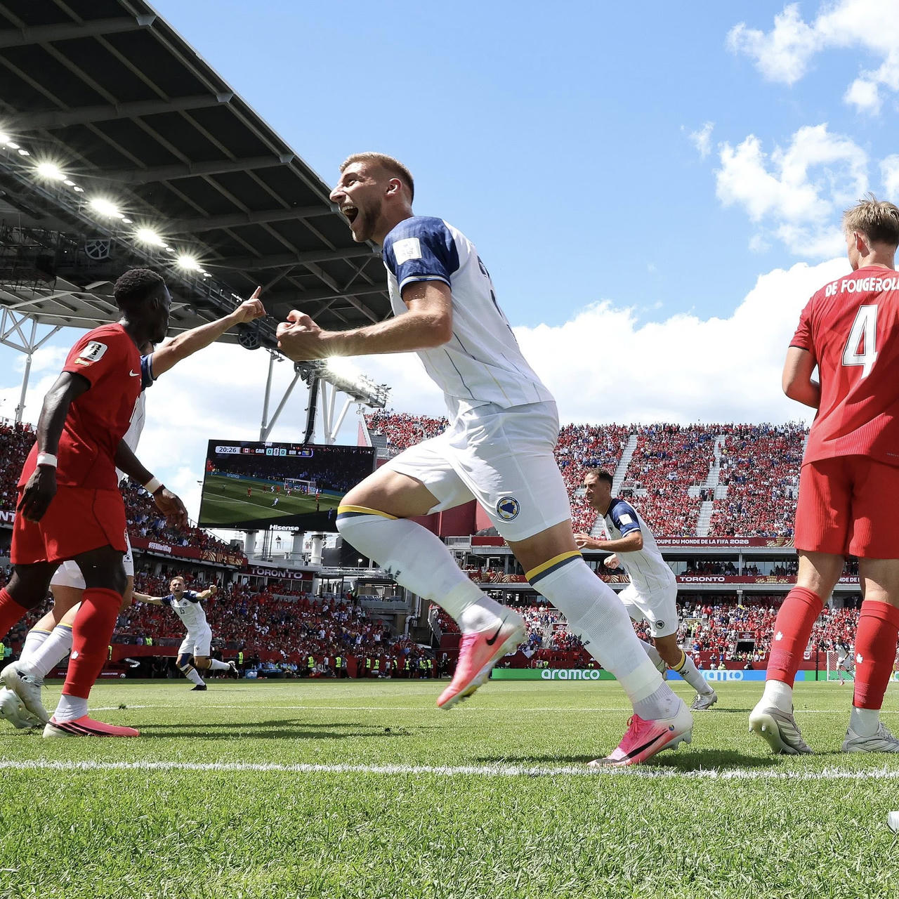 Lukic ghi b&agrave;n thắng của Bosnia v&agrave; Herzegovina:ở ph&uacute;t 21 (Ảnh FIFA)