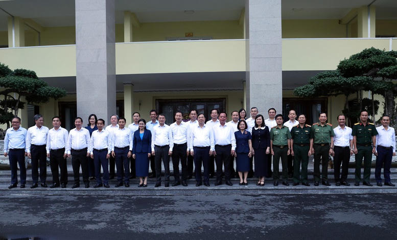 Thủ tướng: Nếu Đồng Nai cam kết đạt kết quả cao hơn, Ch&iacute;nh phủ sẽ ưu ti&ecirc;n bố tr&iacute; nguồn lực ngay trong năm 2027- Ảnh 12.